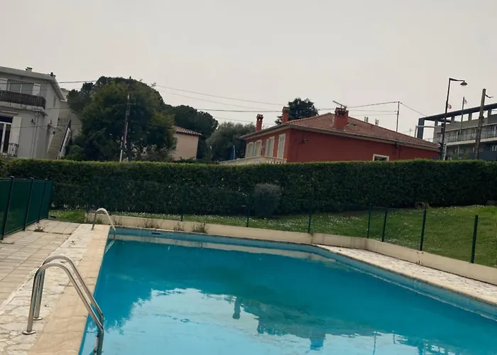 Dernier Etage Vue Avec Parking Et Piscine アパート アンティーブ