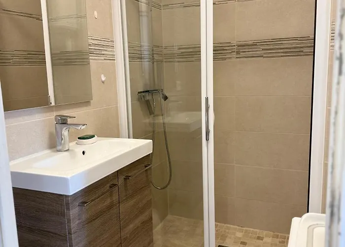 Dernier Etage Vue Avec Parking Et Piscine *