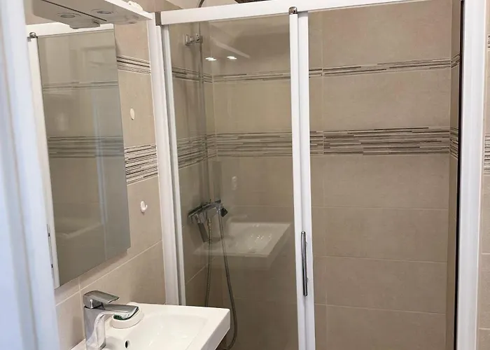 Dernier Etage Vue Avec Parking Et Piscine アンティーブ