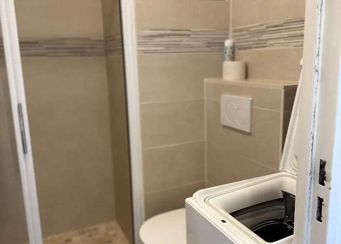 Dernier Etage Vue Avec Parking Et Piscine アンティーブ